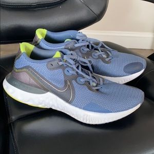 NIKE Running Sneaker